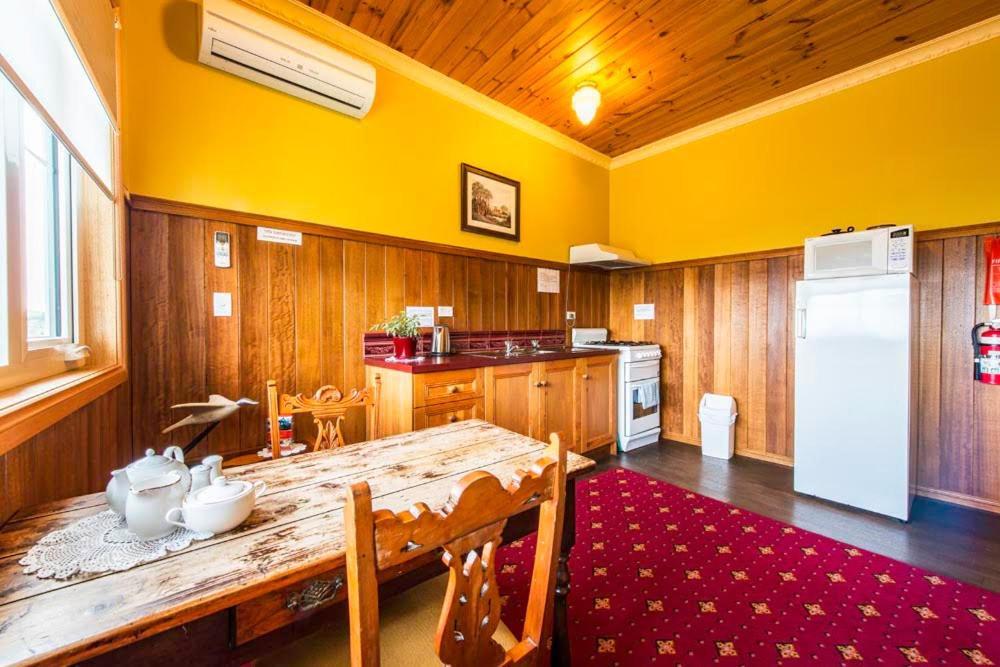 Touchwood Cottages Stanley Ngoại thất bức ảnh