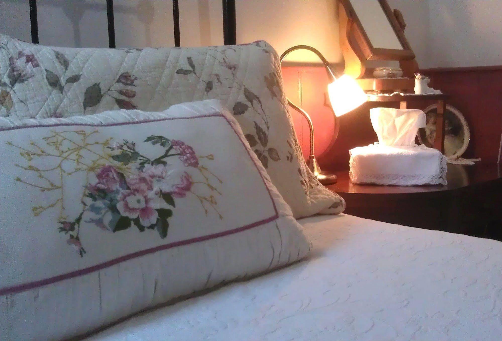 Touchwood Cottages Stanley Ngoại thất bức ảnh